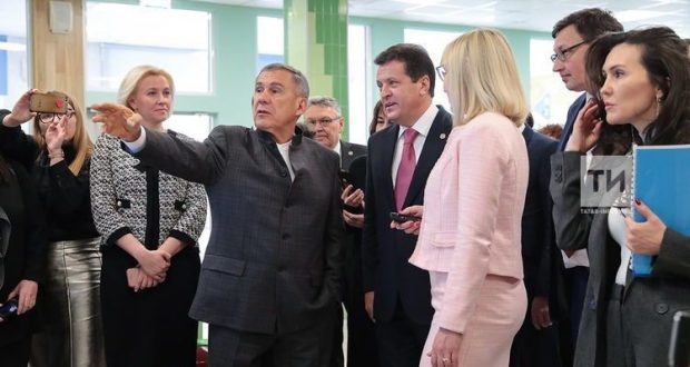 Татарстан Президенты: Татар стилендәге киемне без күтәрергә тиеш