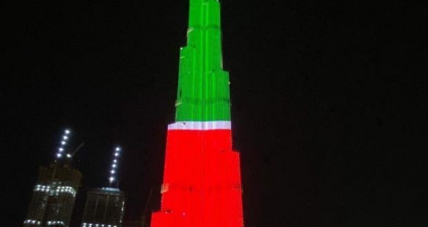 Небоскреб «Бурдж-Халифа» в Дубае подсветили цветами флага Татарстана