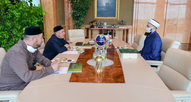 Rustam Minnikhanov met with Kamil Hazrat Samigullin on the day of Uraza Bairam