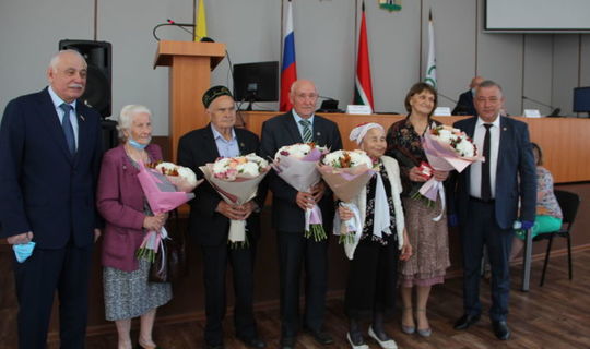 В Болгаре ветеранам вручили памятные медали «100 лет ТАССР»
