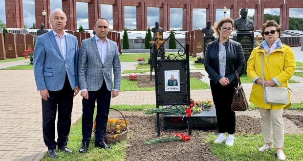 Полпредство Татарстана почтило память великого военачальника, генерала армии Махмута Гареева
