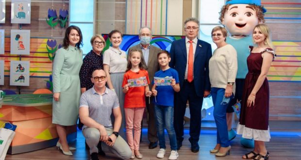 Татарстанның беренче Президенты татар балалар каналында кунак булды