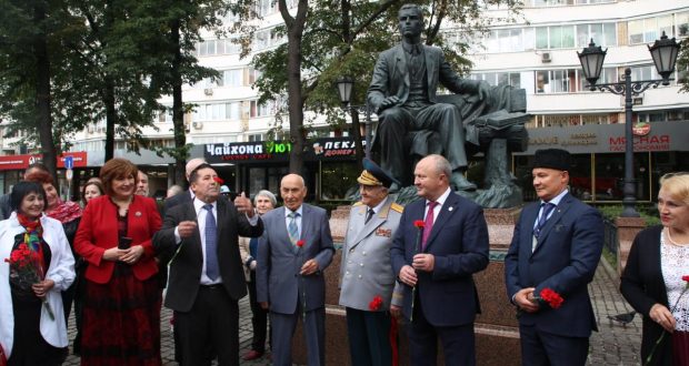 В Москве состоялась церемония возложения цветов к памятнику Габдулле Тукаю