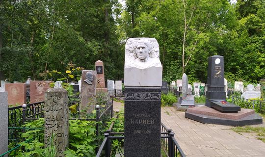 Комитет Гущина начал работы по благоустройству могил Кашкина и Кариева
