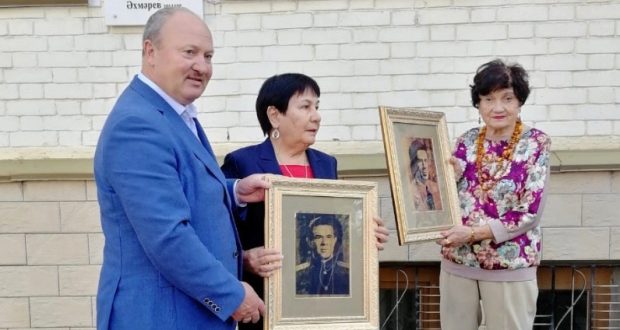 Равиль Ахметшин передал в фонд Музея национальной культуры портреты Исхака Ахмерова