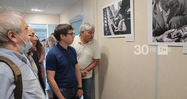 “ТАССРга 100ел уңаеннан “Татмедиа” галереясендә совет Татариясе журналистлары турында фотокүргәзмә ачылды