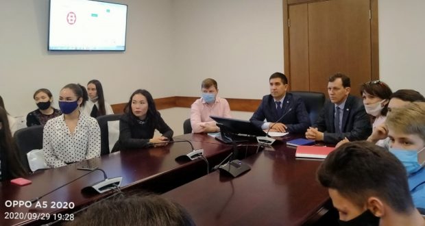 Бөтендөнья татар конгрессында Татарстанның югары уку йортларына укырга кергән студентлар белән очрашу узды