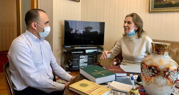 Полпредство Татарстана поздравило Дину Табееву с Днем пожилого человека