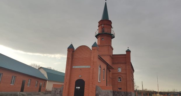 Василь Шайхразиев посетил мечеть в Кургане
