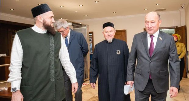 В ДУМ РТ прошла встреча муфтия с вице-спикером Маратом Ахметовым и депутатом Айратом Зариповым