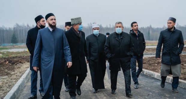 Муфтий ознакомился с ходом строительства Соборной мечети в Высокогорском районе