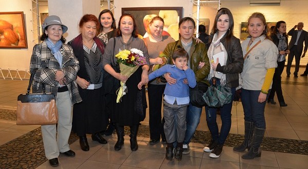 В Алматы открылась персональная выставка татарского художника Азата Табиева
