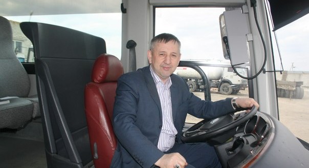 Рустам Минниханов подарил комфортабельные 45-местные автобусы НКО России