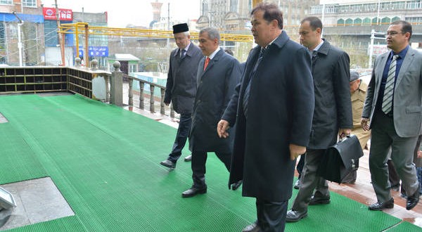 Рустам Минниханов посетил Татарскую мечеть Урумчи