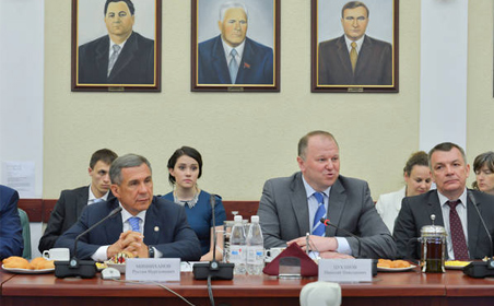Президент Татарстана встретился с представителями татарской общины Калининградской области