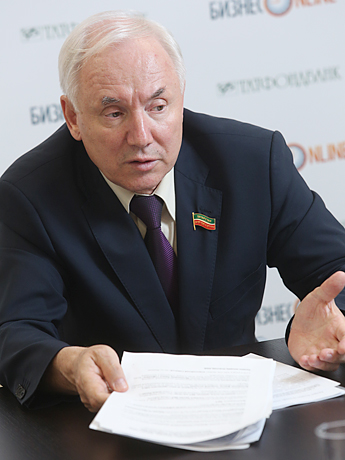 Ринат Закиров: «Давайте вместе убедим Путина, что название «президент» у нас в Татарстане надо оставить... Сравнивать его с какой-то другой республикой невозможно и не нужно» 