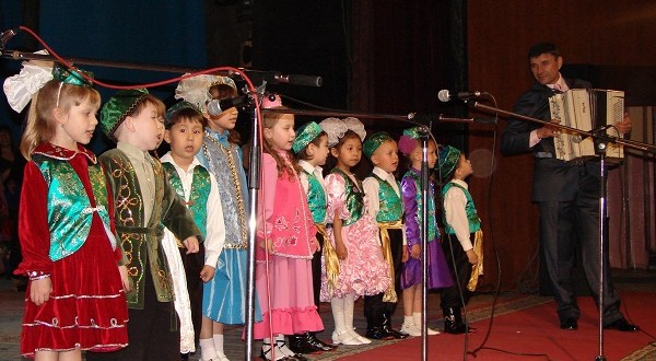 В Семее 25-летию татарского детского ансамбля посвятили международный фестиваль
