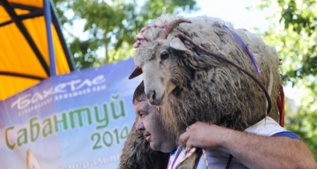 Новосибирскида татарлар берләшү турында уйлаштылар һәм Сабантуенда бәйрәм иттеләр
