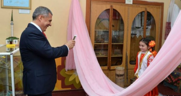 Президент Татарстана посетил в Казани Центр национального образования