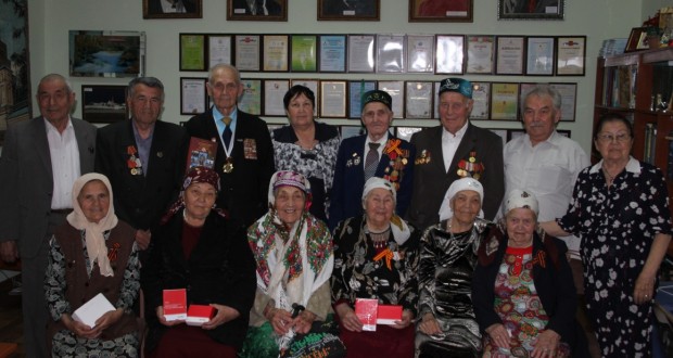 В Кыргызстане вручили подарки из Татарстана ветеранам-татарам