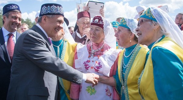 Рустам Минниханов поздравил челнинцев с праздником Сабантуй