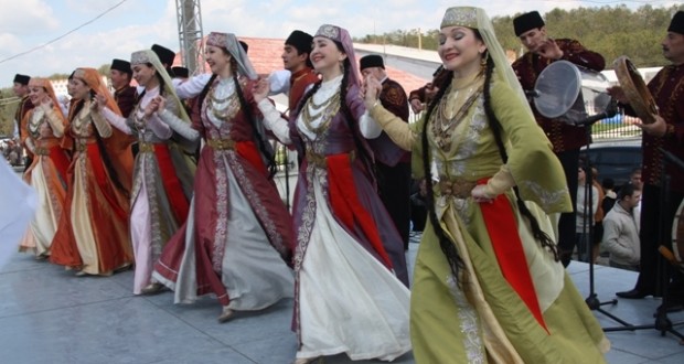 Кырым татарлары фольклор ансамбле гастрольләре