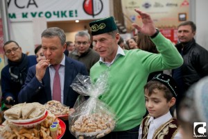 губернатор получил подарки от татар