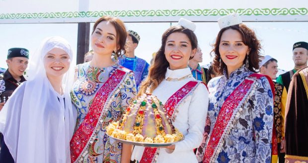 Сабантуй 2016: рекордный чак-чак от челябинского конгресса татар и новые «звезды»