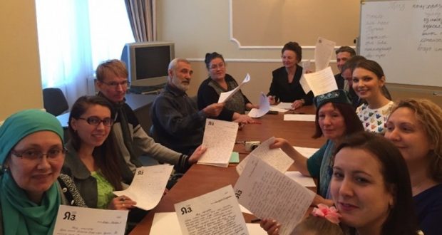 Petersburg Tatars test their knowledge of the native language