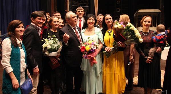 Минтимер Шәймиев татар театрының 110 еллыгы белән артистларны һәм тамашачыларны котлады