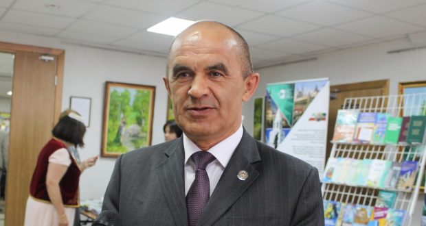 Мәгариф һәм фән министры дәүләт имтиханын татар телендә тапшырырга өнди