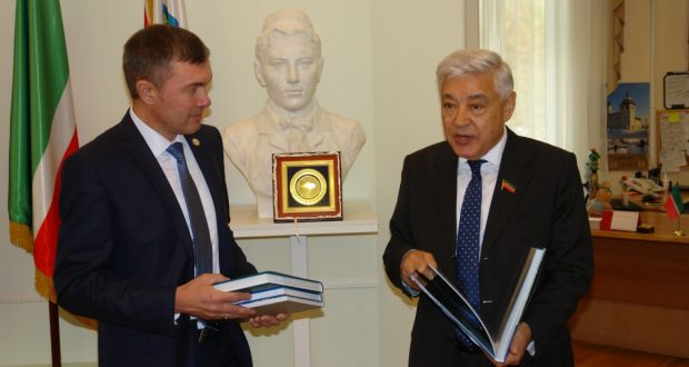 Фарид Мухаметшин посетил Постоянное представительство Республики  Татарстан в Санкт-Петербурге