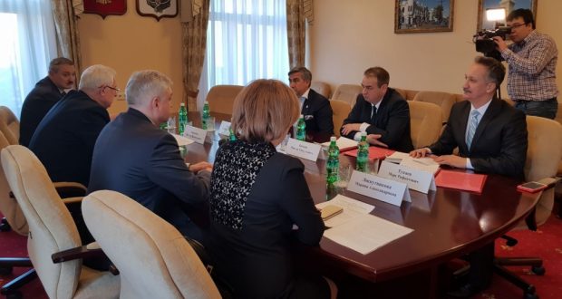 Vasil Shaikhraziev meets  with members of the Khabarovsk Krai Government