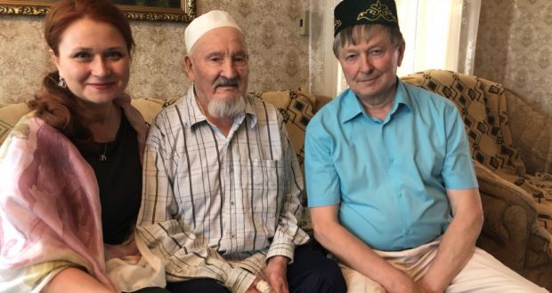 В Челябинской области поздравили фронтовика, почетного шахтера, человека, построившего мечеть и медресе с 94-летием