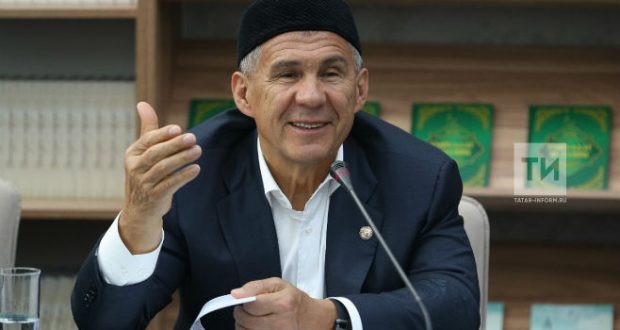 Рустам Минниханов поздравил татарстанцев с праздником Ураза-байрам