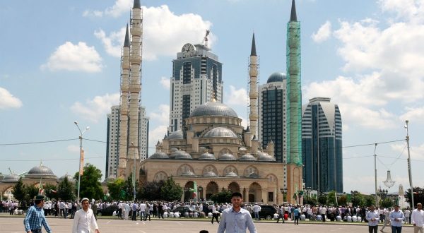 В Чечне Ураза-байрам будут отмечать четыре дня