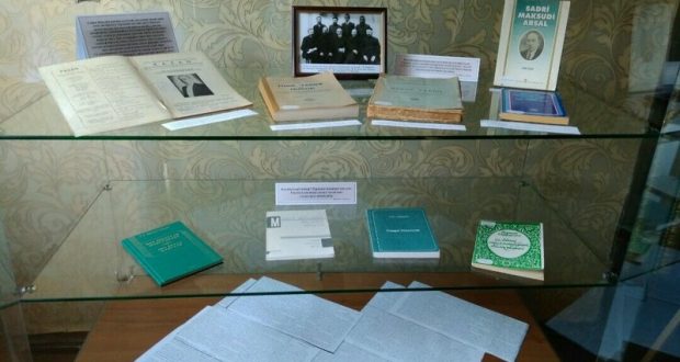 В Национальной библиотеки РТ продолжает работу выставка «Первый профессиональный татарский политик»