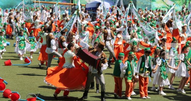 Канада татар мәдәнияте үзәге мәдәниятләр парадында катнашу өчен милли киемнәр эзли