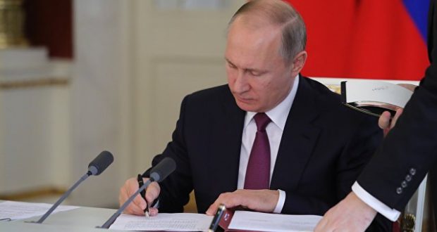 Президент России Владимир Путин подписал закон об изучении родных языков
