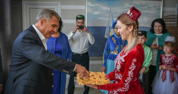Рустам Минниханов встретился с татарской общиной Кыргызстана