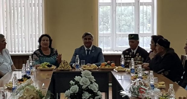 Василю Шайхразиеву рассказали об успехах и проблемах татар Кыргызстана