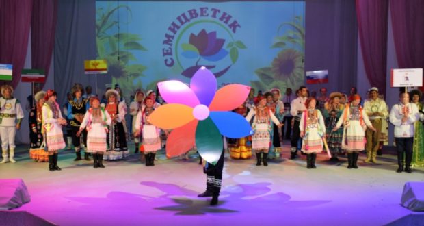 Межрегиональный фестиваль национальных культур в Чебоксарах объединил творческие коллективы Поволжья