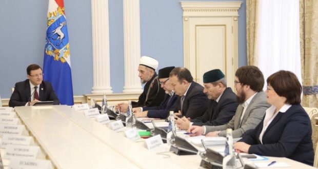 Governor Dmitry Azarov holds  a working meeting with  Mufti of the Samara Region
