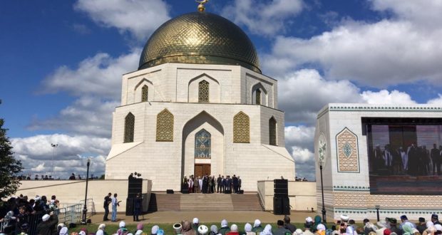 Рустам Минниханов принял участие во встрече с мусульманскими религиозными деятелями в Болгаре