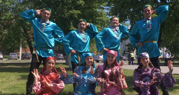 В городском сквере Еманжелинска Челябинской области состоялся национально-культурный праздник Сабантуй