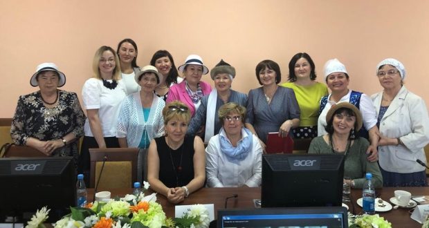 «Татарлыкны уятырга кирәк!”: очередное заседание Клуба татарских женщин состоялось в Казанском кооперативном институте