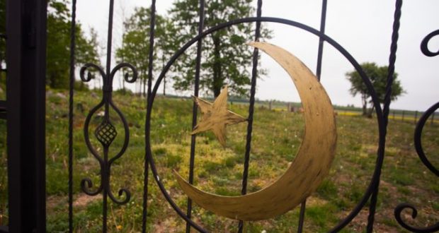 Помнит только кладбище. Как исчезла самая старая татарская деревня в Беларуси