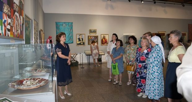 В Новокузнецком художественном музее открылась выставка «Искусство казанских татар»