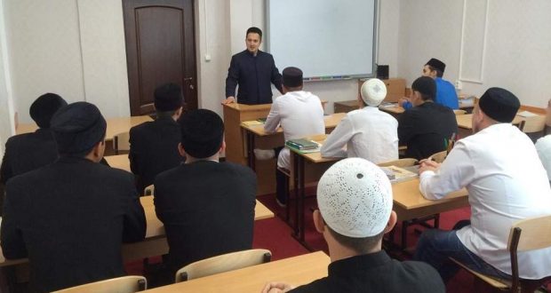В медресе Татарстана проходят открытые уроки «Экстремизму – нет!»