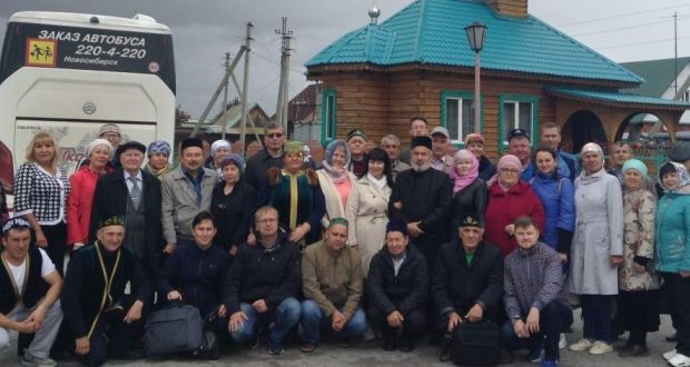 Чат татары: Без авыл мулласын кулга күтәреп йөрергә әзер
